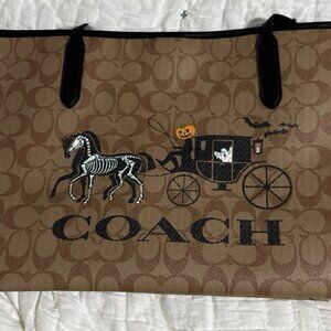 Halloween Horse and Carriage Tote